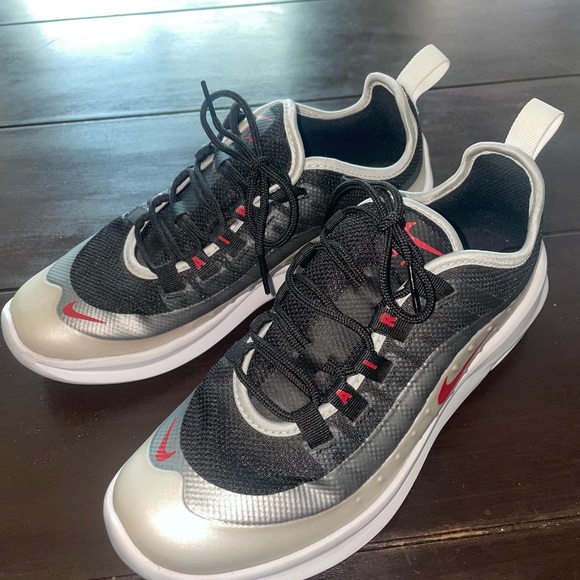 Nike AirMax Axis size 5 youth 7 womens. - Picture 2 of 4